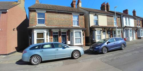 Sittingbourne House | Comfortable Victorian 3 bedroom semi-detached house with fast Wi-Fi