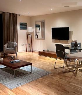 Sands End Apartment | Comfortable & Well-Located 2 Bed Apartment in Chelsea