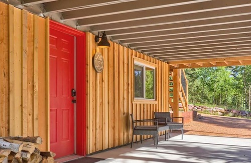 Florissant House | Comfortable, well-stocked cabin! Great Reviews!