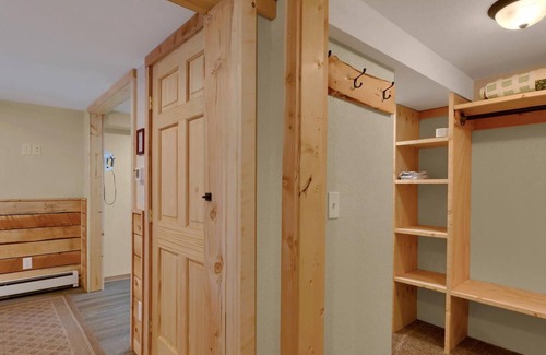 Florissant House | Comfortable, well-stocked cabin! Great Reviews!