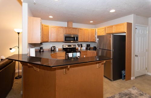 Post Falls House | Comfortably Quiet 3 Bedroom Condo, walking distance to shops