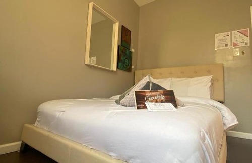 South Philadelphia Apartment | Comfortably Sleeps up to 14 - High Speed Wifi