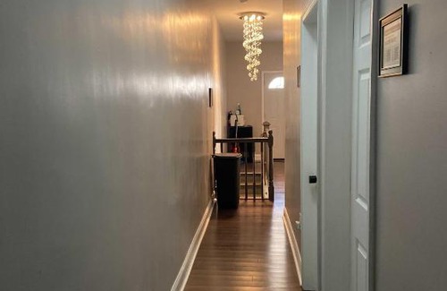 South Philadelphia Apartment | Comfortably Sleeps up to 14 - High Speed Wifi