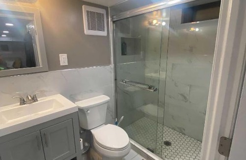 South Philadelphia Apartment | Comfortably Sleeps up to 14 - High Speed Wifi