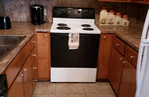 Highlands - Perkins Apartment | Comfy 1 bedroom near LSU College. Pet friendly!
