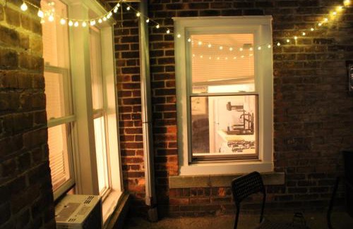 Detroit Apartment | Comfy 1Bed With Full Patio! Free Parking Fast WiFi