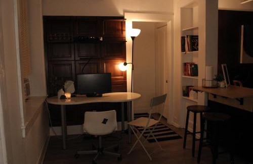 Detroit Apartment | Comfy 1Bed With Full Patio! Free Parking Fast WiFi