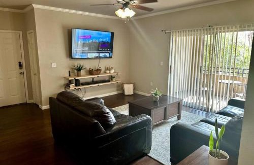 Camelback East Apartment | Comfy 2 bed 2 bath Phoenix Paradise with Pool and Gym