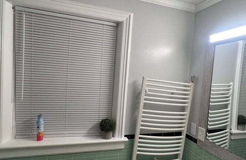 Halfway Apartment | Comfy 2 bedroom apartment with Shared entrancea and Kitchen.