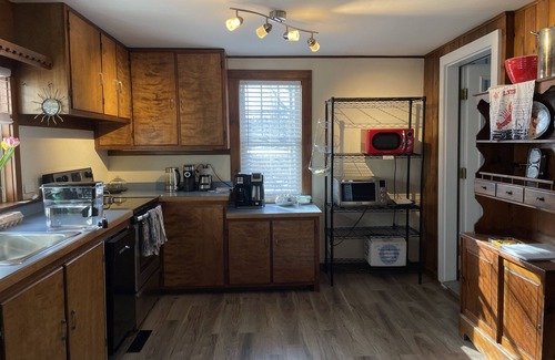 Lamoine House | Comfy 2 BR Acadia Homebase - Rural Coastal Home Fast WIFI, 30 Min to Bar Harbor