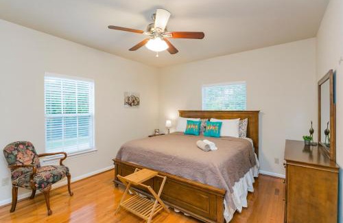 Eighth Avenue House | Comfy 2 Kitchen Home