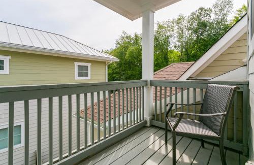 Eighth Avenue House | Comfy 2 Kitchen Home