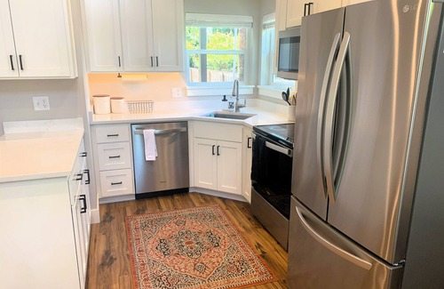 Springfield House | Comfy 2b/1ba minutes from Eugene! Pets Welcome.