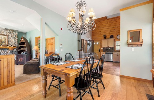 Branson Theater District Cabin | Comfy 2BR+Loft Cabin with Fireplace in the Middle of Branson Action