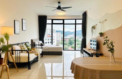 George Town Apartment | Comfy 2BR Sunny Suite Sky Pool & Stunning Views