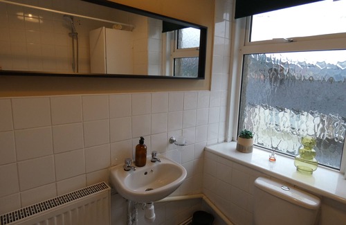 Abertillery House | Comfy 3 Bedroom Cottage in Calm Location