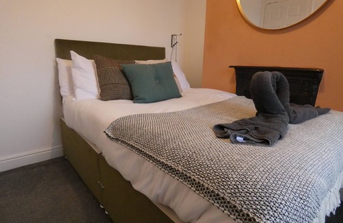 Abertillery House | Comfy 3 Bedroom Cottage in Calm Location