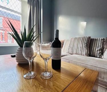 Doncaster House | Comfy 3 Bedroom Home Free Parking in Doncaster