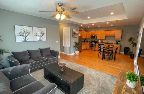 Kreole Apartment | Comfy 3 Kings 2 Baths 4 TVs Balcony Self Check-in