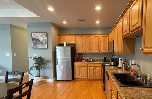 Kreole Apartment | Comfy 3 Kings 2 Baths 4 TVs Balcony Self Check-in