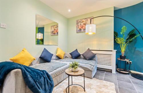 Ferndale House | Comfy 4BR House close to Subway