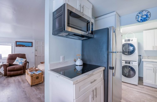 Rockaway Beach House | Comfy and Adorable, Dog Friendly Cottage is Near Town and Rockaway Beach!