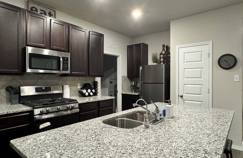 San Antonio House | Comfy and Convenient San Antonio Family Get Away! Pets Welcome