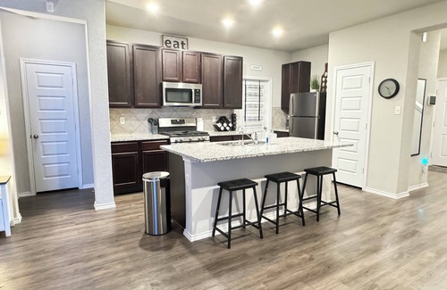 San Antonio House | Comfy and Convenient San Antonio Family Get Away! Pets Welcome