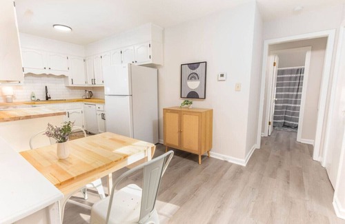 Columbia House | Comfy and Conventient Duplex!