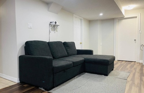 Kitchener House | Comfy and cozy place centrally located in Kitchener close to various amenities