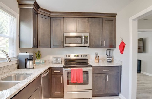 Hampton House | Comfy, and Cozy Stay at Buckroe Beach - Sleeps 10