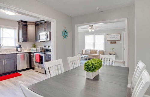 Hampton House | Comfy, and Cozy Stay at Buckroe Beach - Sleeps 10