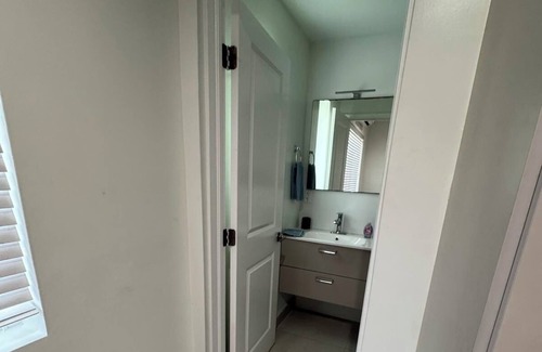 Midtown Apartment | Comfy and Cozy Studio in Wynwood - Miami (1 Queen bed and 1 sofa bed)