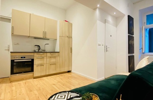 Ottakring Apartment | Comfy and Scenic 4BR Stay in Ottakring