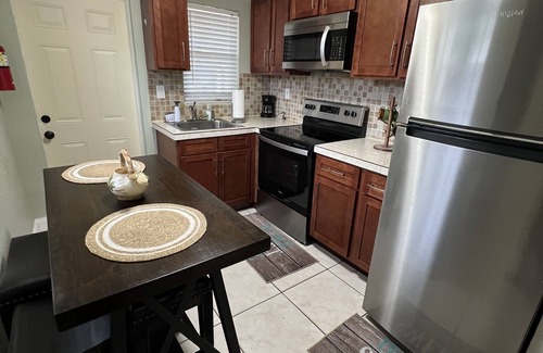 Hollywood Apartment | Comfy Apartment! — 10 minutes from Casino & 15 from the Beach