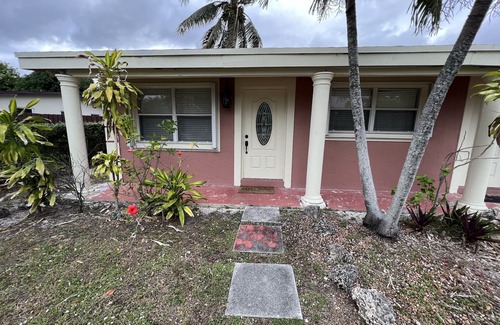Hollywood Apartment | Comfy Apartment! — 10 minutes from Casino & 15 from the Beach
