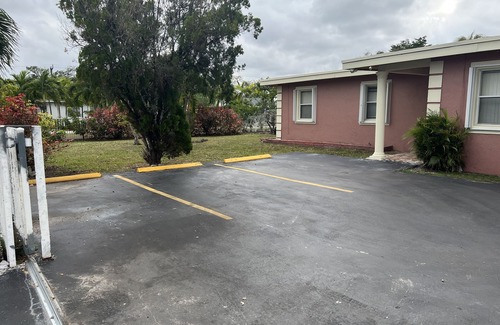 Hollywood Apartment | Comfy Apartment! — 10 minutes from Casino & 15 from the Beach