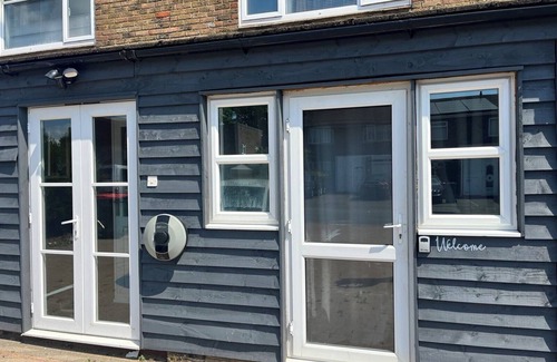 Crawley Apartment | Comfy Apartment - 12 Mins from Gatwick