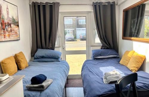 Crawley Apartment | Comfy Apartment - 12 Mins from Gatwick