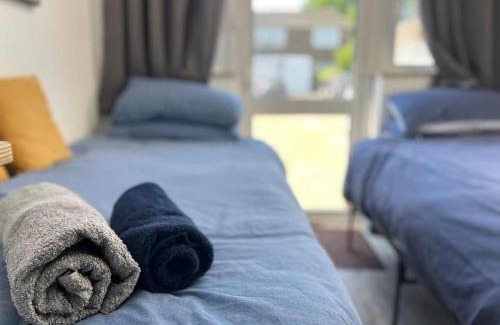 Crawley Apartment | Comfy Apartment - 12 Mins from Gatwick