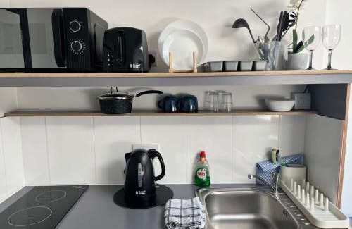 Crawley Apartment | Comfy Apartment - 12 Mins from Gatwick