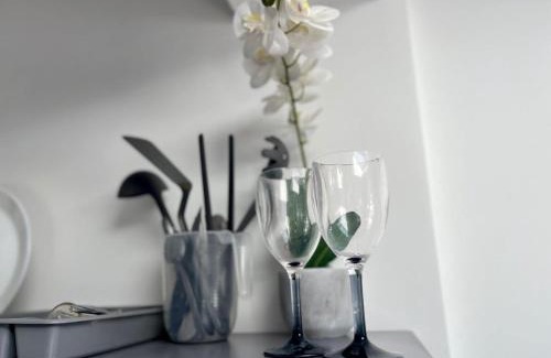 Crawley Apartment | Comfy Apartment - 12 Mins from Gatwick