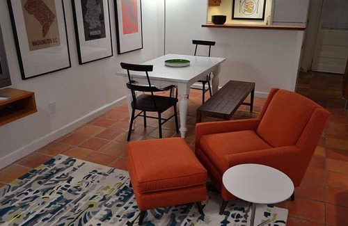 Le Droit Park Apartment | Comfy Apartment w/Parking. Walk to Metro, Cafés, Restaurants, Nightlife.