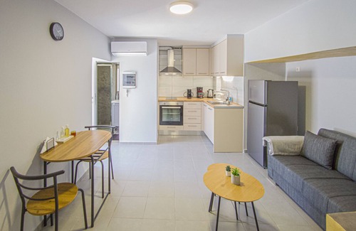 Halepa Apartment | Comfy apartment with small private pool, Fiber internet and private parking