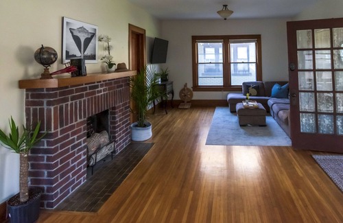 College Hill House | Comfy bungalow in historic College Hill neighborhood, near restaurants and more