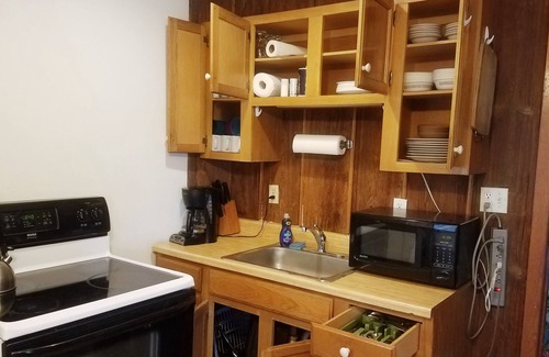 Huntingdon House | Comfy cabin in the woods with huge party deck