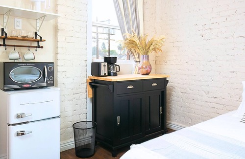 Westlake Apartment | Comfy & Calm Studio! Near DTLA!