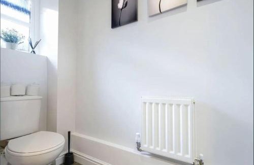 Milton Keynes House | Comfy Central MK House Free Parking Fast Wifi