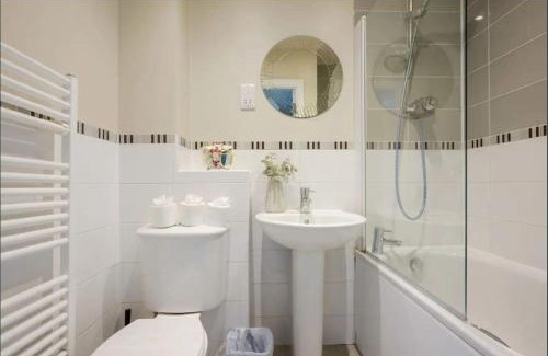 Milton Keynes House | Comfy Central MK House Free Parking Fast Wifi