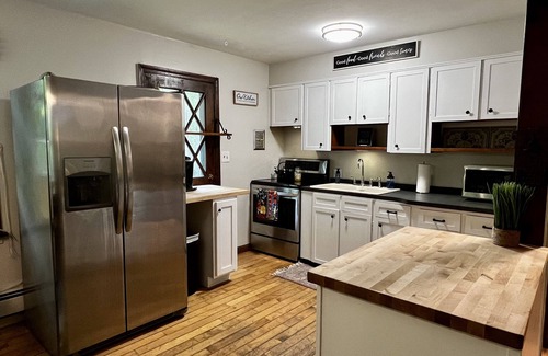 Wilmington Ski Chalet | Comfy chalet near town, lake, skiing and hiking